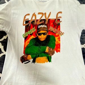 Easy-E short sleeve T-shirt. Size is a L